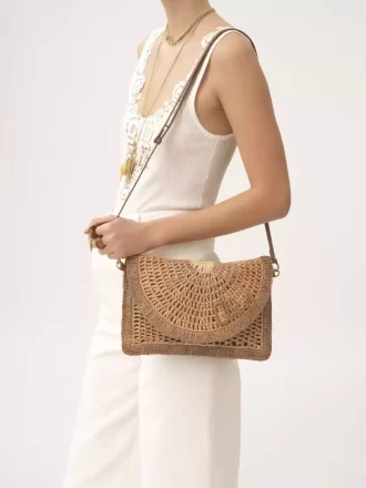 Summer Banana flat pouch with strap in raffia